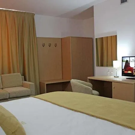فندق Airport Tirana -