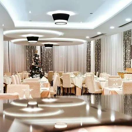 Airport Tirana - فندق