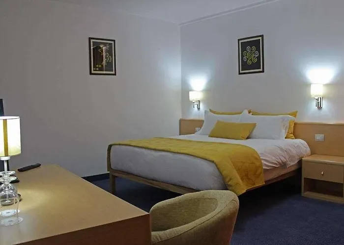 Hotel Airport Tirana - *